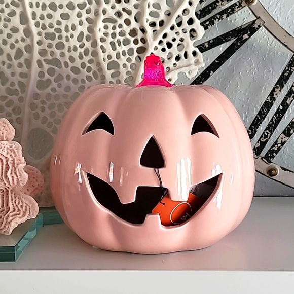 Other - 🎃NWT🎃 Pink Halloween Light Up Pumpkin